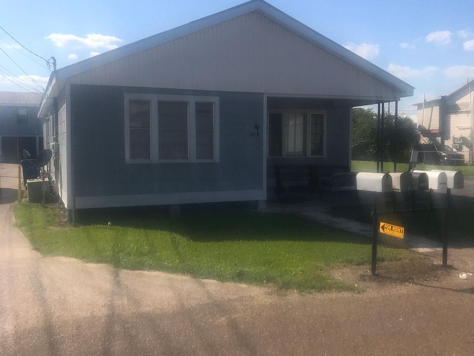 1st image of 104 Thelma Dr #1