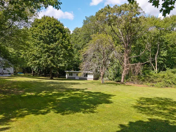 39 Montrose Ave, Wakefield, MA 01880