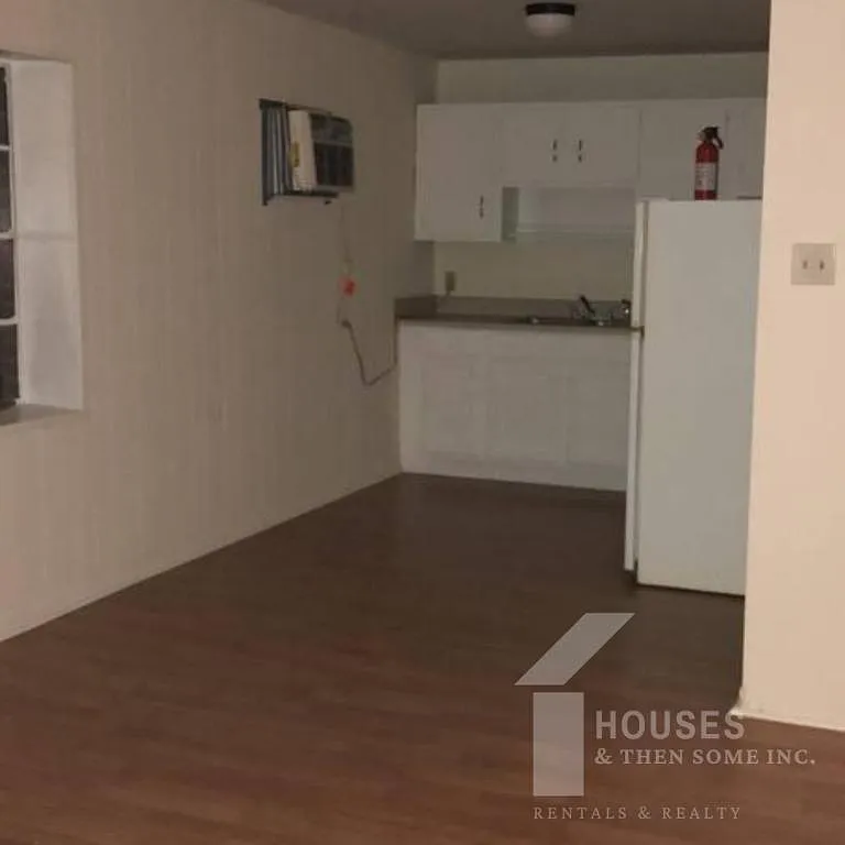 601 W Floyd Baker Blvd #3A — Photo 3