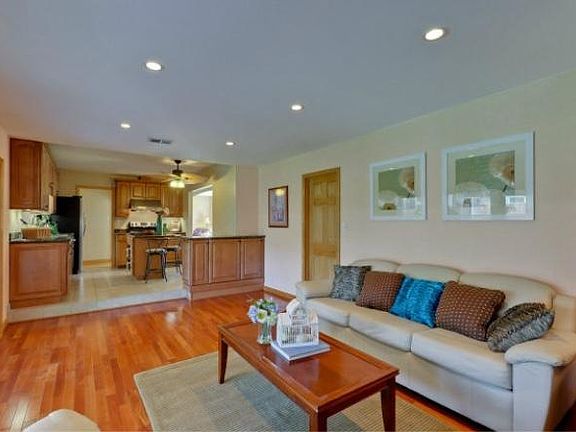 5th image of 1238 Loyola Dr