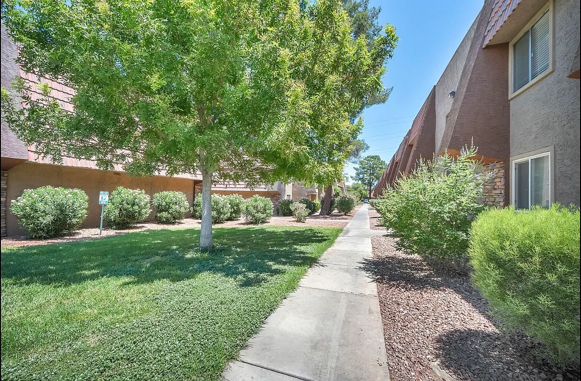 2 bed, 978 sqft, $1,193 — Photo 3