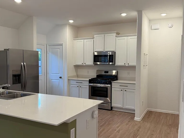 19380 Villa Mesa Dr — Photo 3