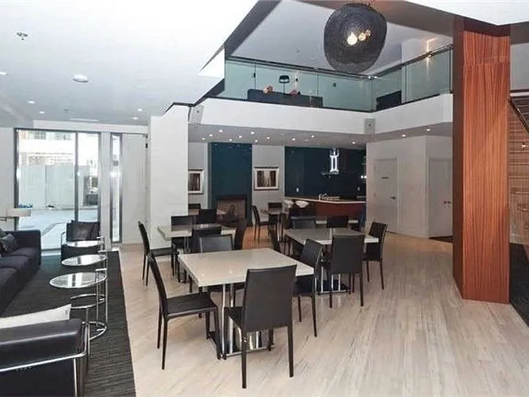 111 Elizabeth St #828 — Photo 15