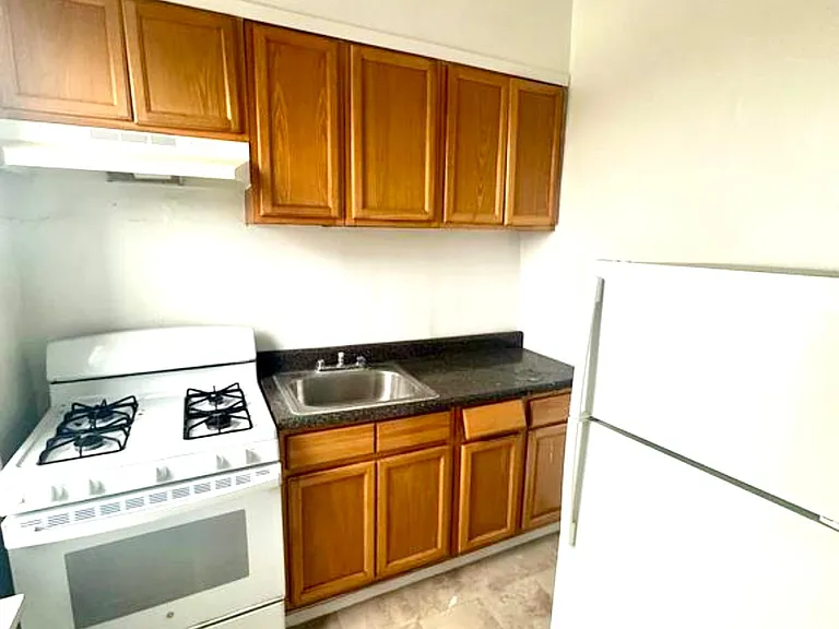 1283 Castle Hill Ave #2 — Photo 2