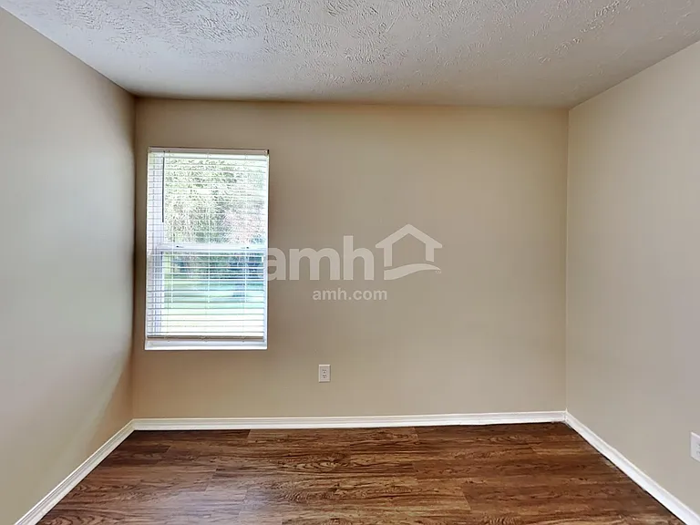 2727 Sutherland Dr — Photo 14