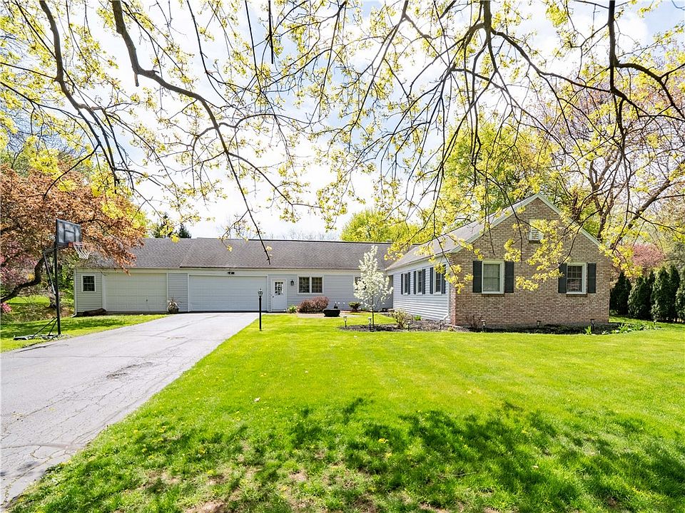 1st image of 5 Cricket Hill Dr