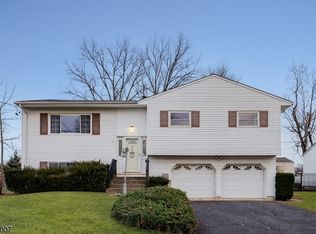 4 E Cadillac Dr, Somerville, NJ 08876
