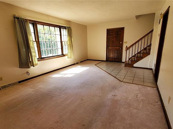 5th image of 734 Sir Walter Cir