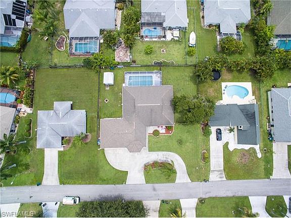 3rd image of 3615 SW 6th Pl