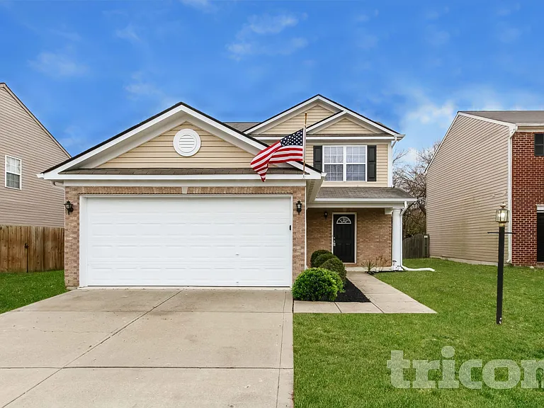 1329 Lake Meadow Dr — Photo 1