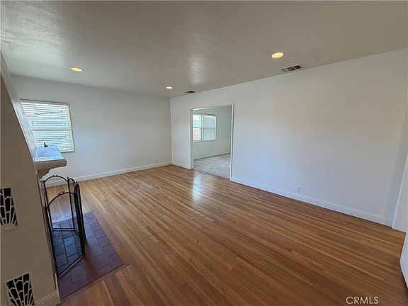 4th image of 917 Campus Ave
