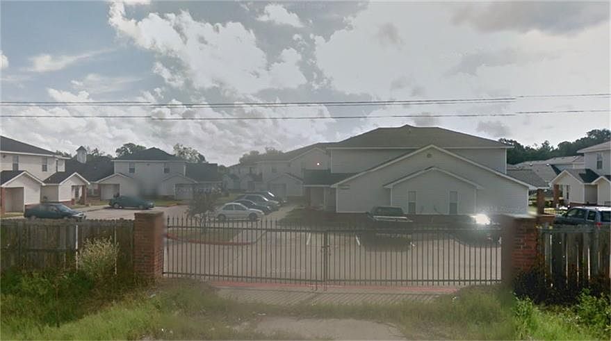 2nd image of 20040 Fm 1485 Rd