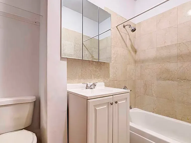 858 10th Ave #4N — Photo 3