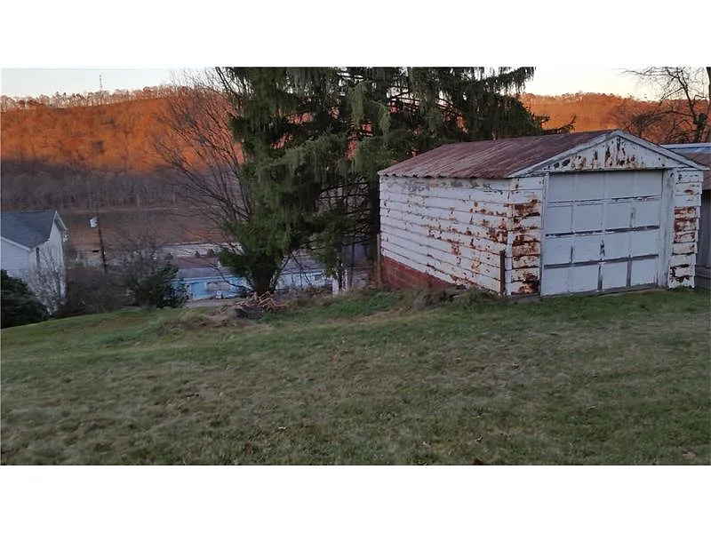 424 Birch Ave photo 1