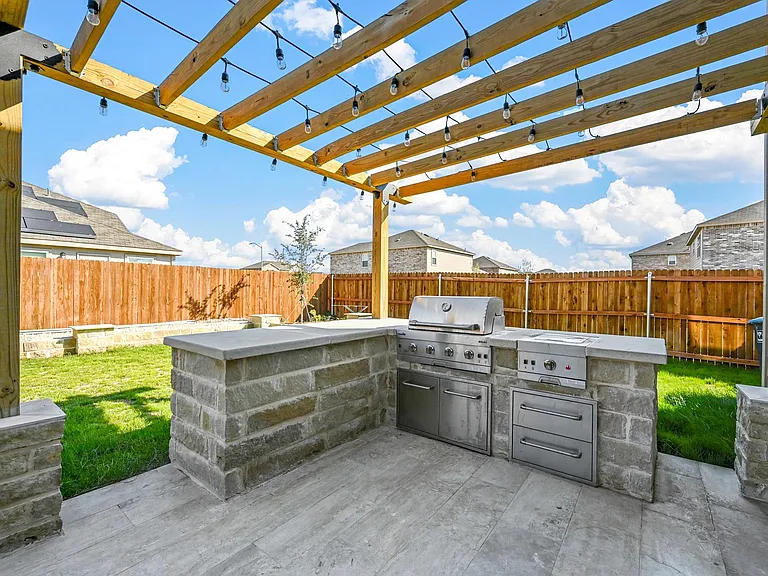 4500 Greyberry Dr — Photo 4