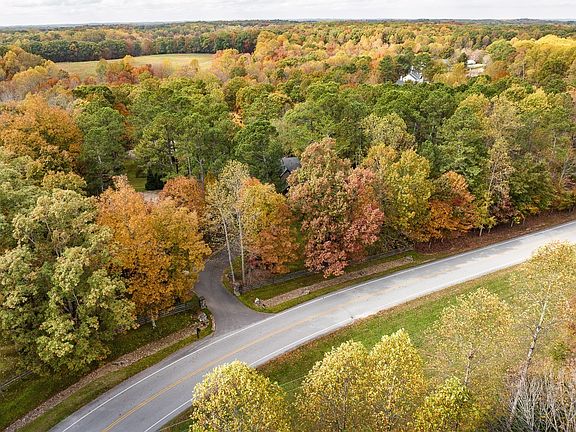 3rd image of 5551 Parker Branch Rd