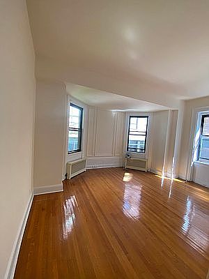 4th image of 5 E 67th St APT 3