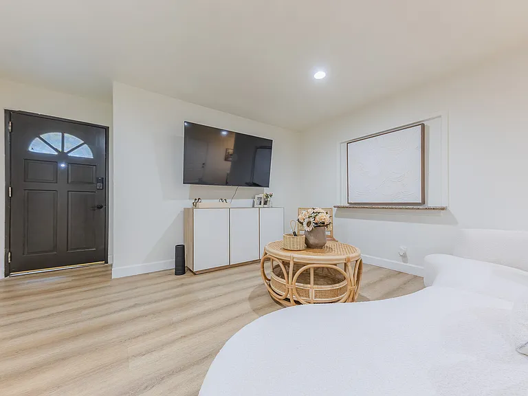 2503 Sierra Leone Ave — Photo 8