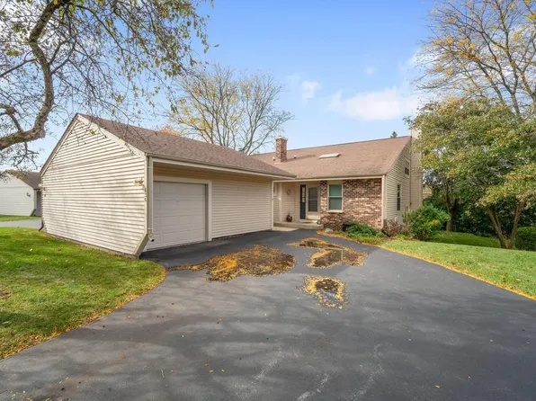 636 Westridge Dr, West Bend, WI 53095