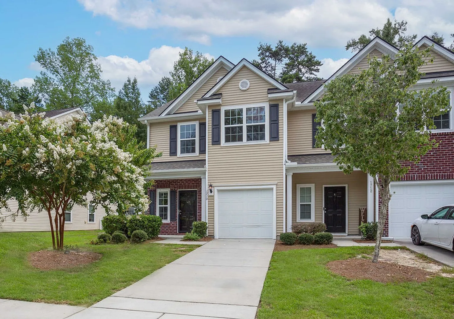 Three Bedroom Townhouse in Carolina Bay — Photo 1