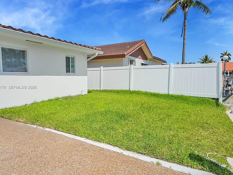 16453 NE 33rd Ave — Photo 12