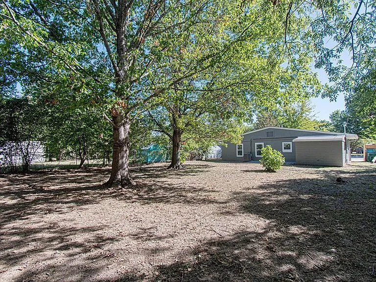 618 Crescent St — Photo 20