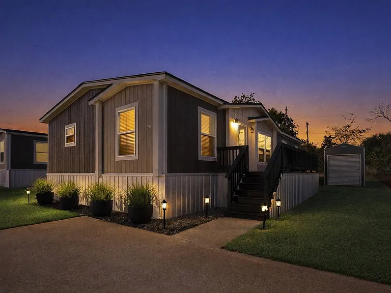 1601 Swallowtail Dr — Photo 2