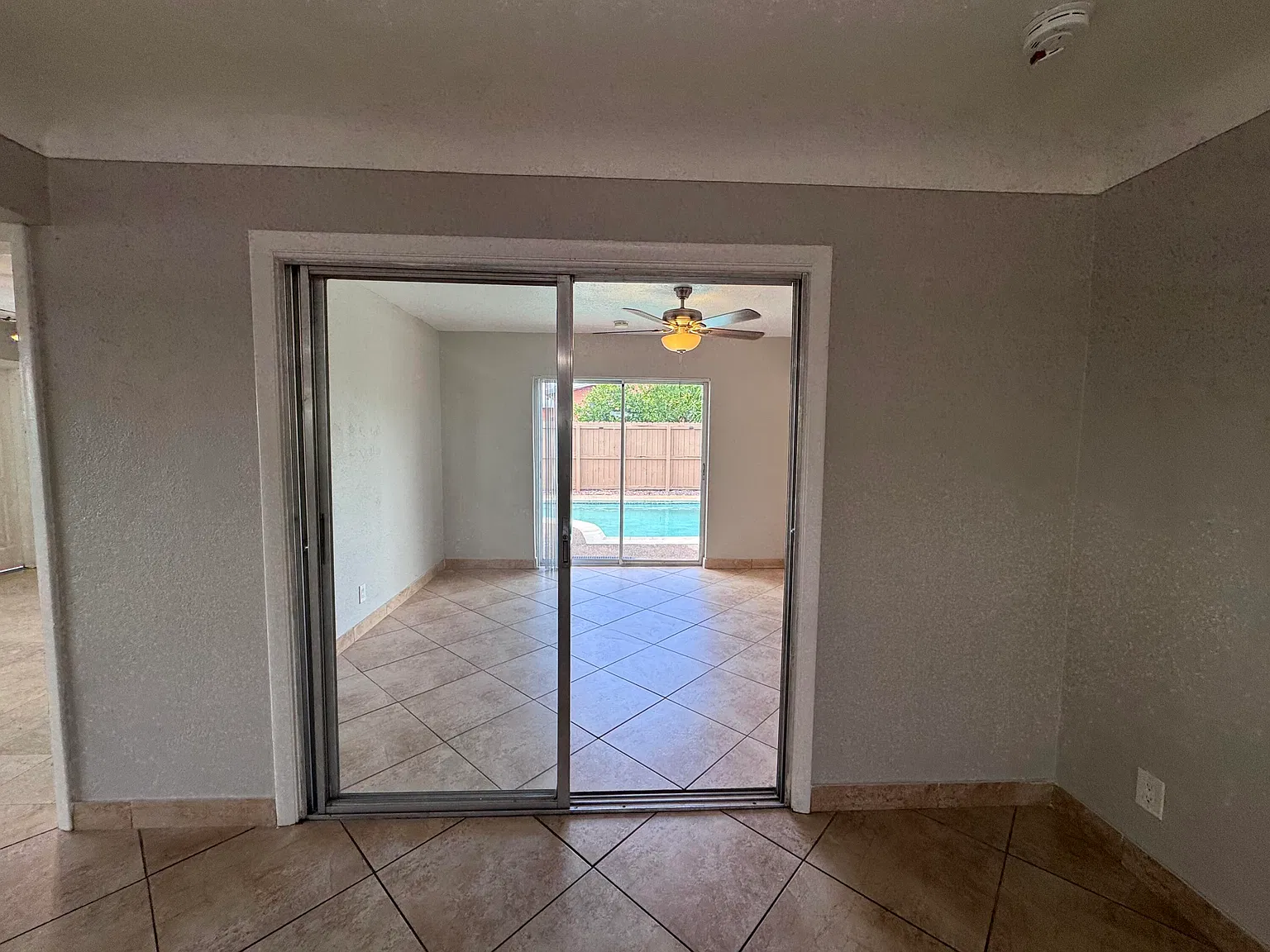 3 bed, 2.0 bath, 1618 sqft, $3,300 — Photo 4