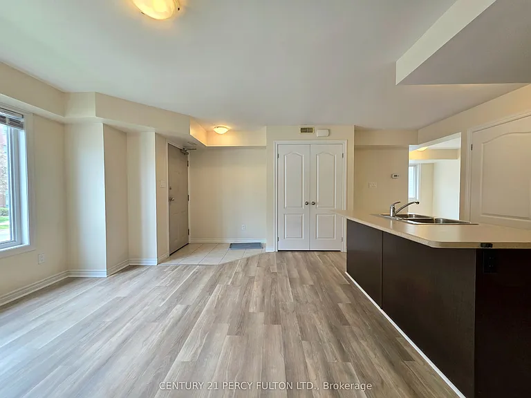 144 Mary St N #2 — Photo 7