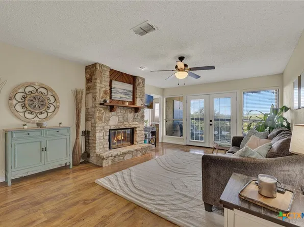 1226 Cougar Dr APT 12, Canyon Lake, TX 78133