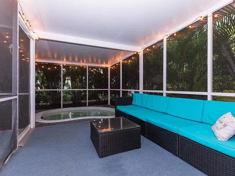 4041 NE Breakwater Dr — Photo 23
