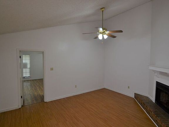 5th image of 1142 Willow Creek Dr
