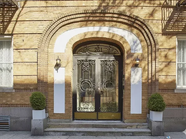 261 West 22nd Street image 5 of 17