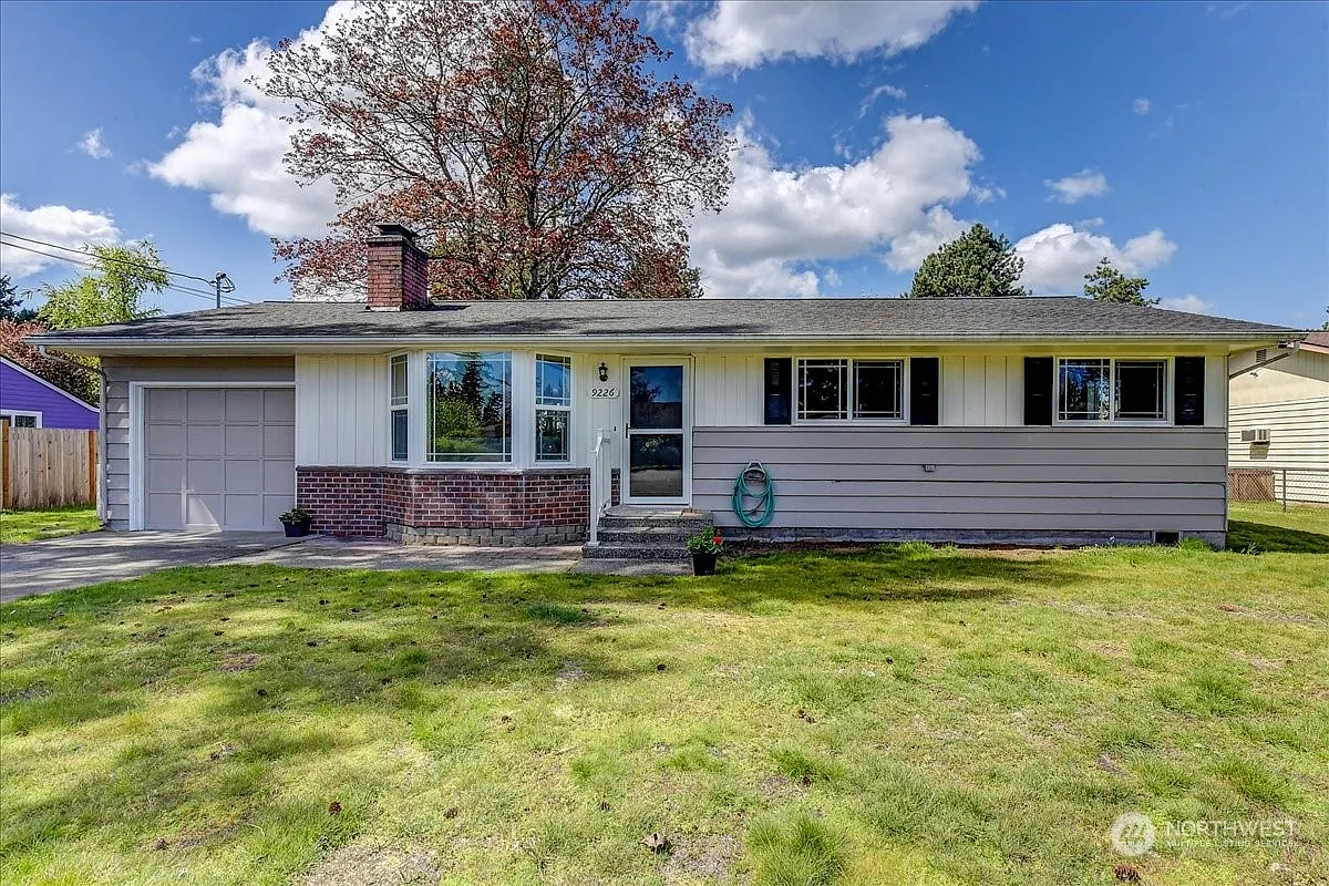 9226 44th Drive NE photo 1