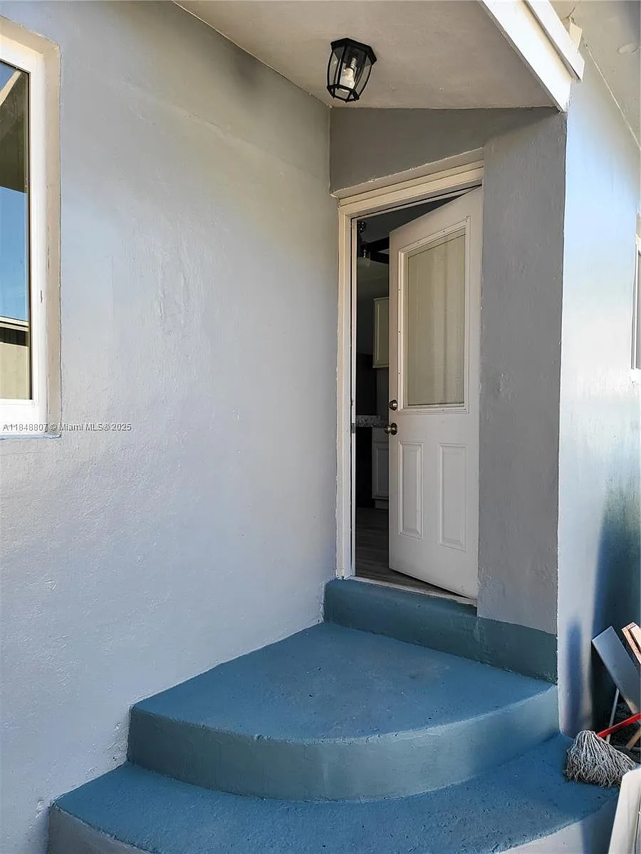Building Photo - 123 NW 59th St #C