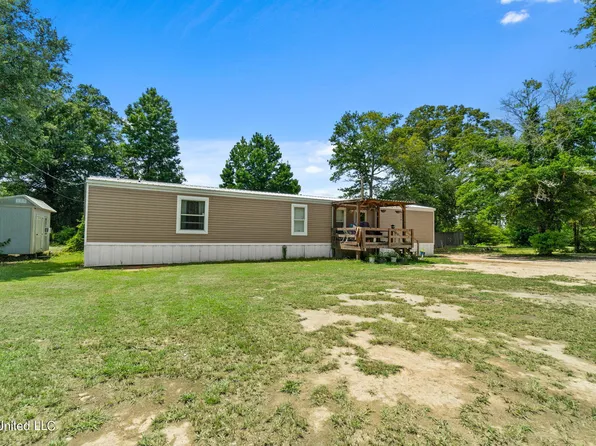 275 Wildflower Cir, Lumberton, MS 39455