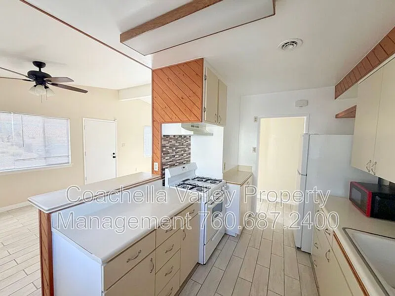 3 bed, 2.0 bath, 1107 sqft, $2,095 — Photo 4
