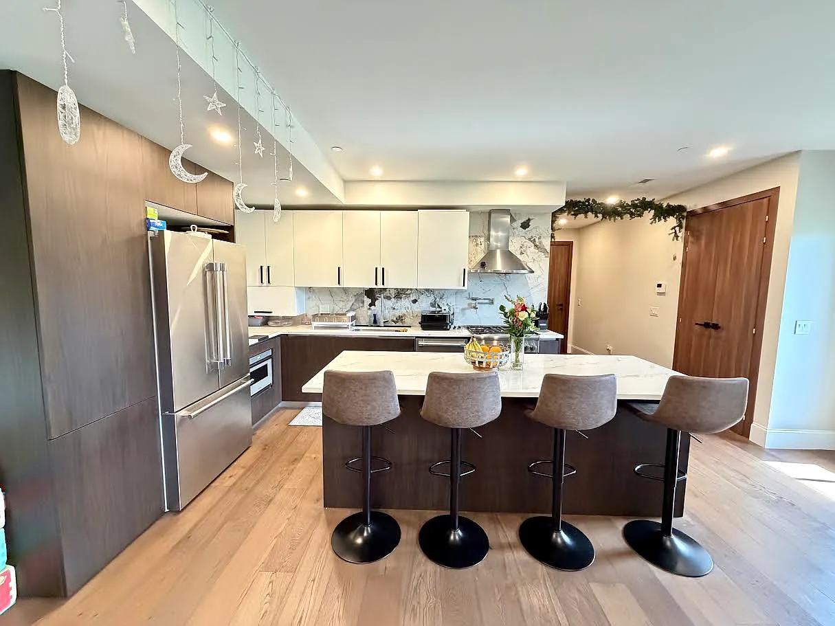 270 Paris St — Photo 4