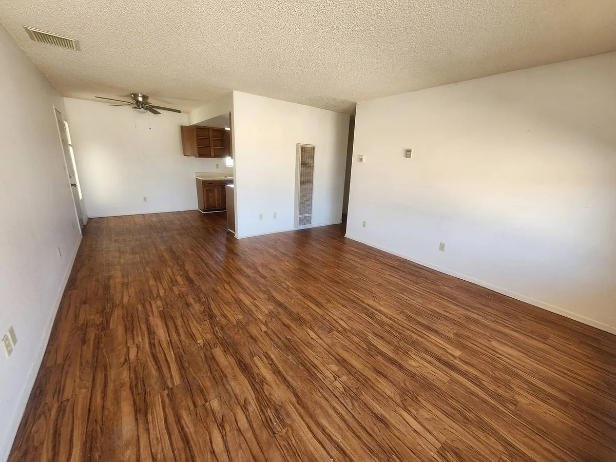 Building Photo - 5519 Abronia Ave