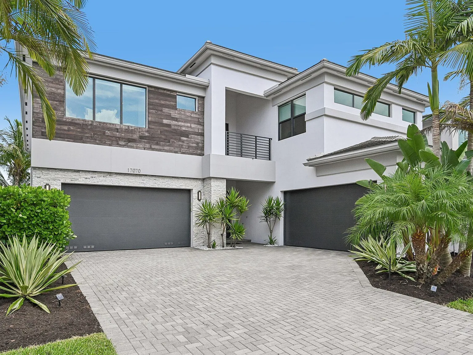 5 bed, 7.0 bath, 5511 sqft, $14,000 — Photo 1