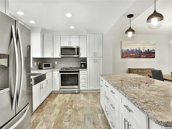 3rd image of 332 Carroll Close