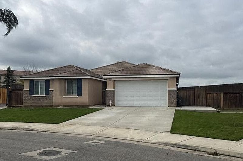 1st image of 6103 Shasta Daisy Way