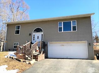 8011 Ridgeway Dr, Burlington, WI 53105