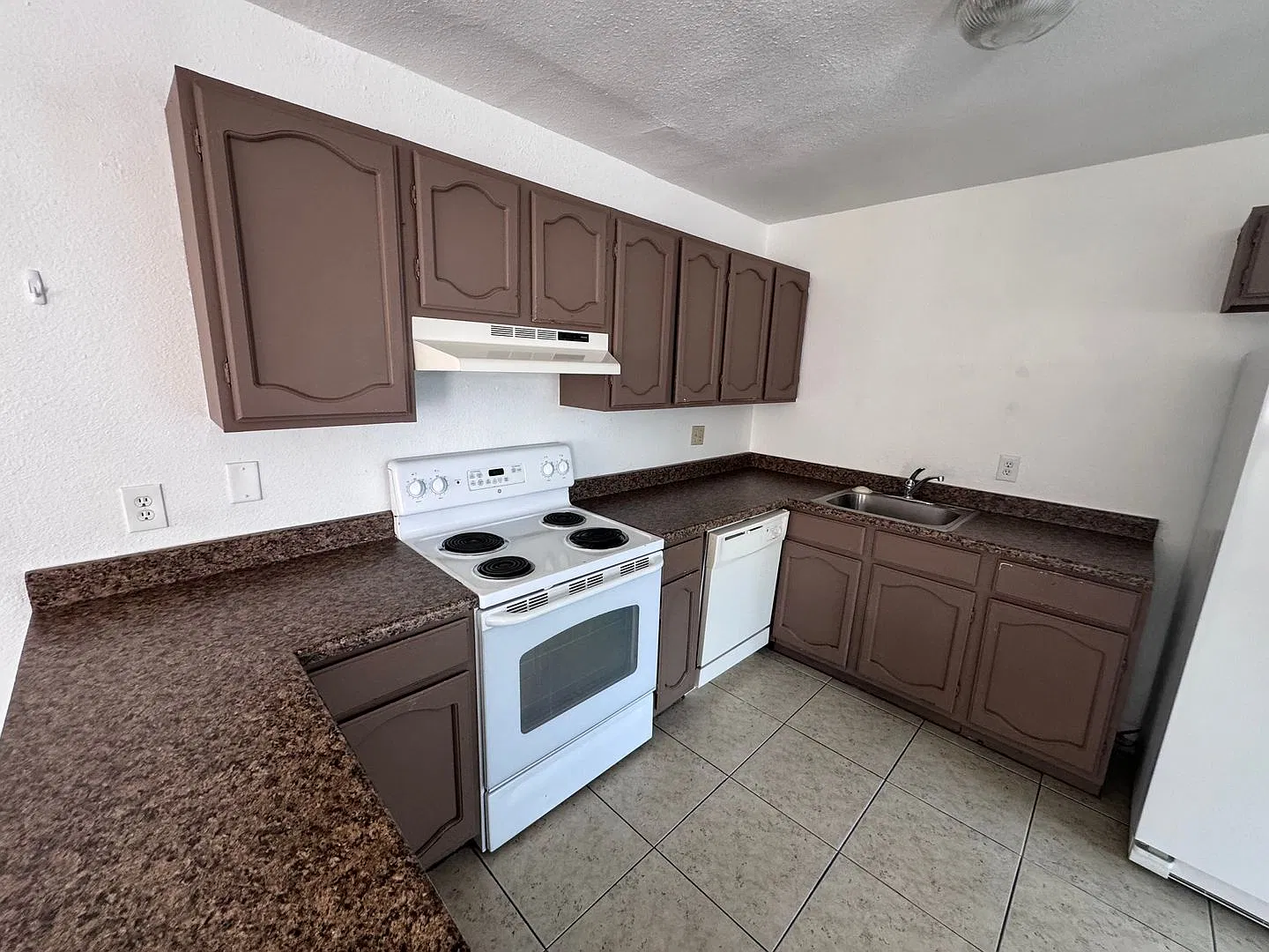 Golden 5245 (JE) NoHW - Fourplex — Photo 4