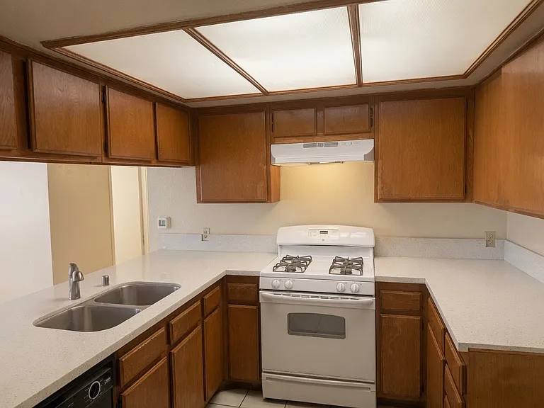 13406 Moorpark St #102 — Photo 7