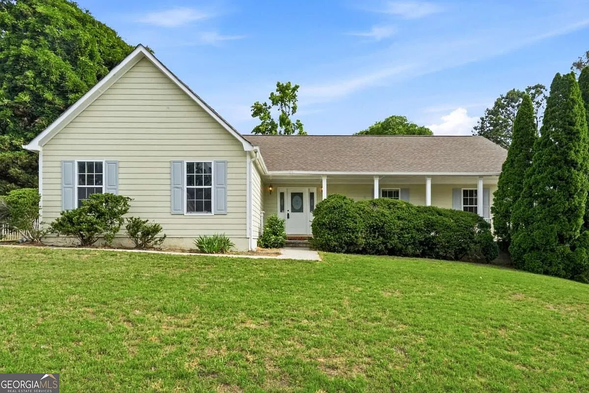 3 bed, 2.0 bath, $2,100 — Photo 2