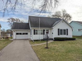 1435 S Demeter Dr, Freeport, IL 61032