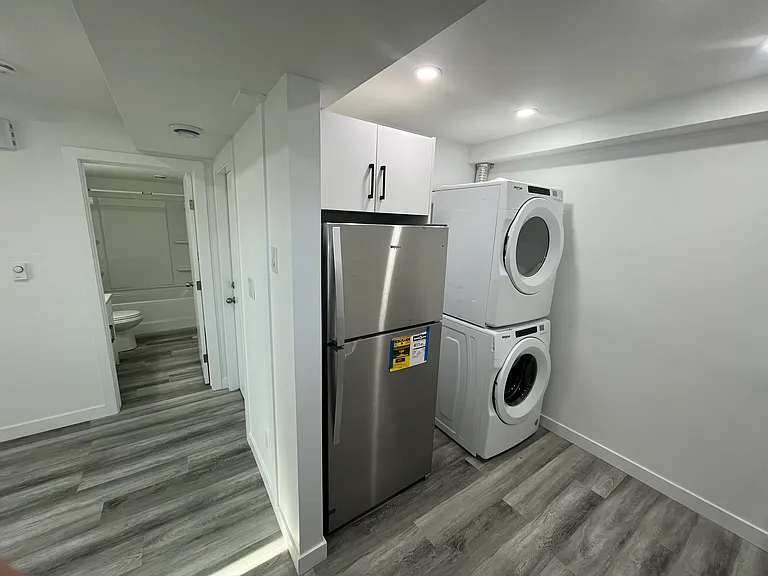 115 Stromberg Cres #B — Photo 7