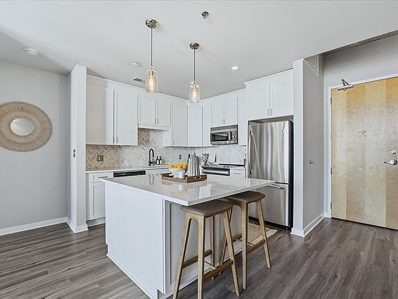 3rd image of 600 12th Ave S APT 640