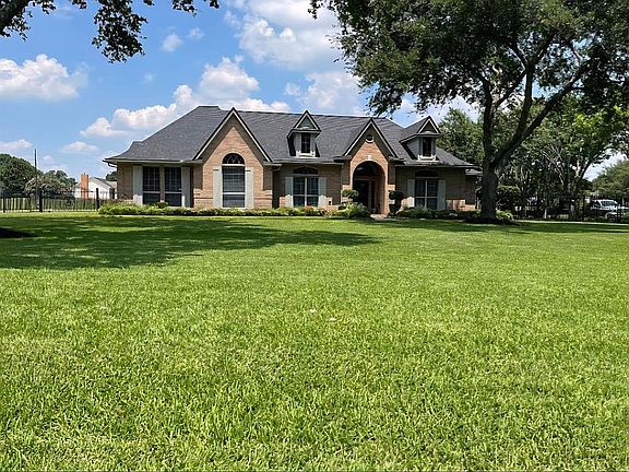 3rd image of 8026 Cicada Dr